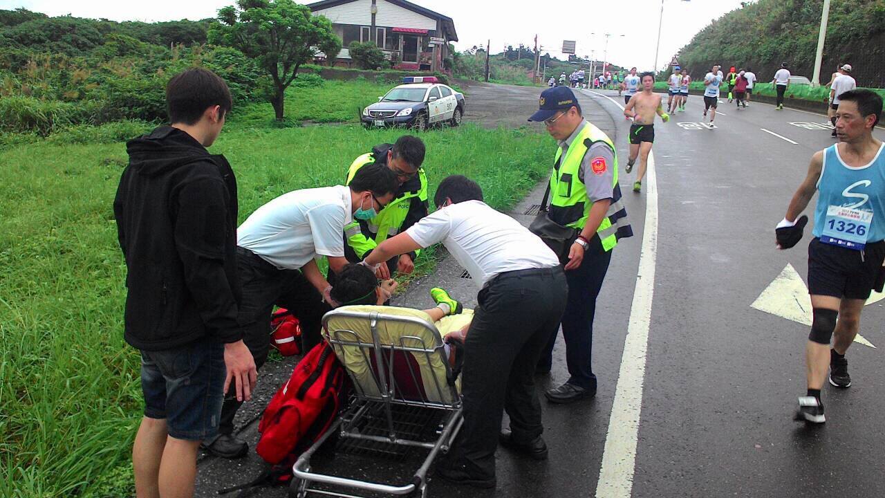 金山警協助送醫