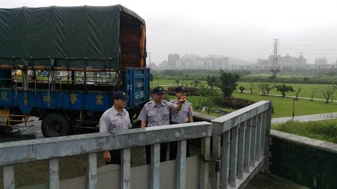 1040710昌鴻颱風來襲 警分局長視察(圖示)