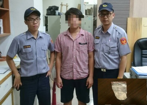 1040720慈母舉報不孝子 智警規勸毒蟲就逮(圖示)
