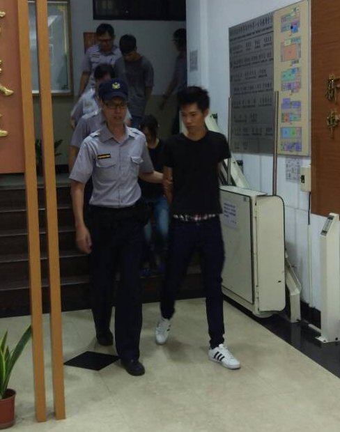 1040921毒蟲躲藏傳統公寓 智警循線埋伏就逮_1