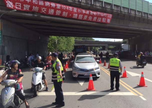 1041003中和秋祭人車湧入 警交管措施再升級(圖示)