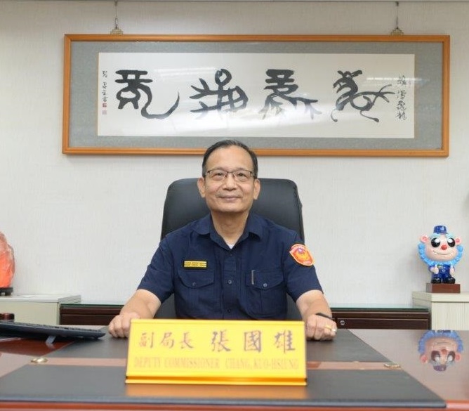 張副局長國雄(制服)