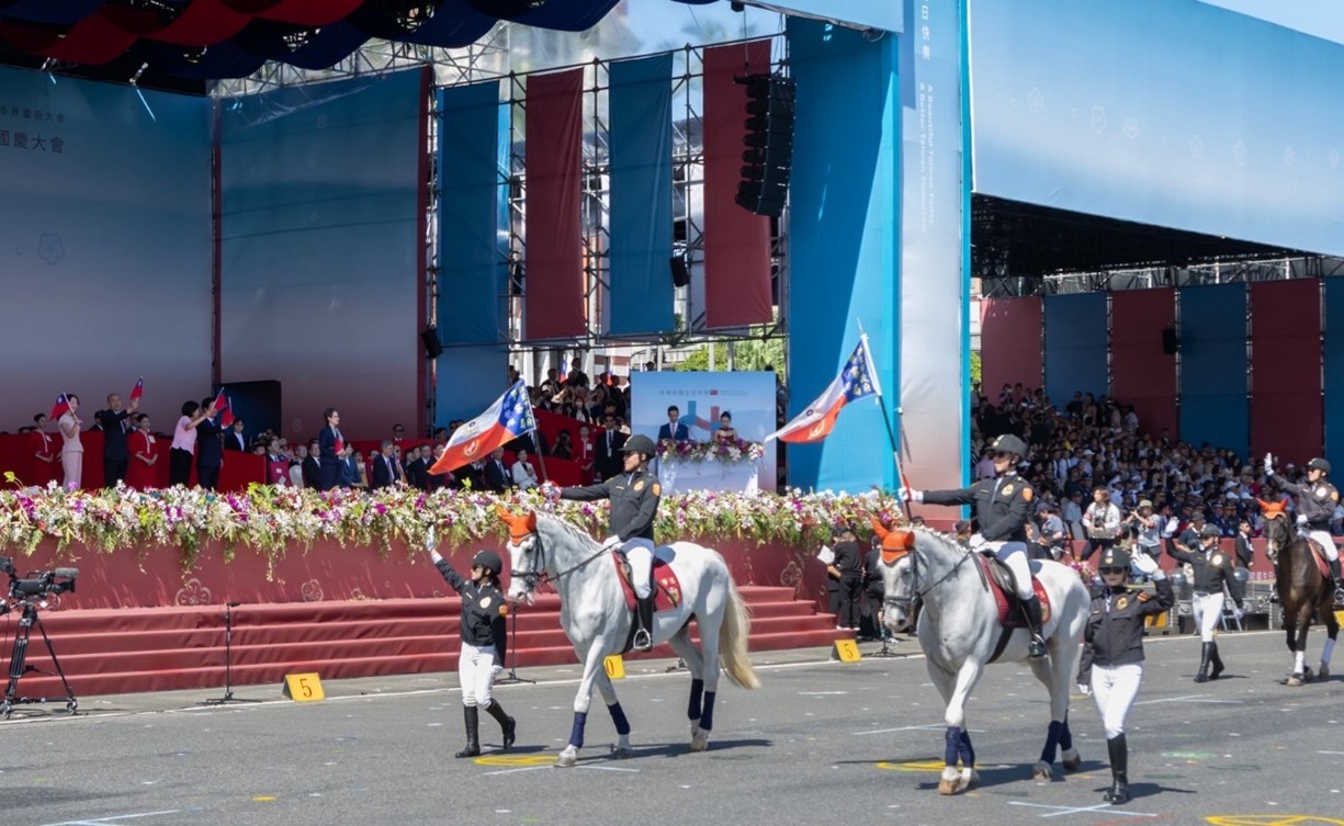 114年10月10日在總統府廣場協助「114年國慶表演活動」遊行前導任務照片4