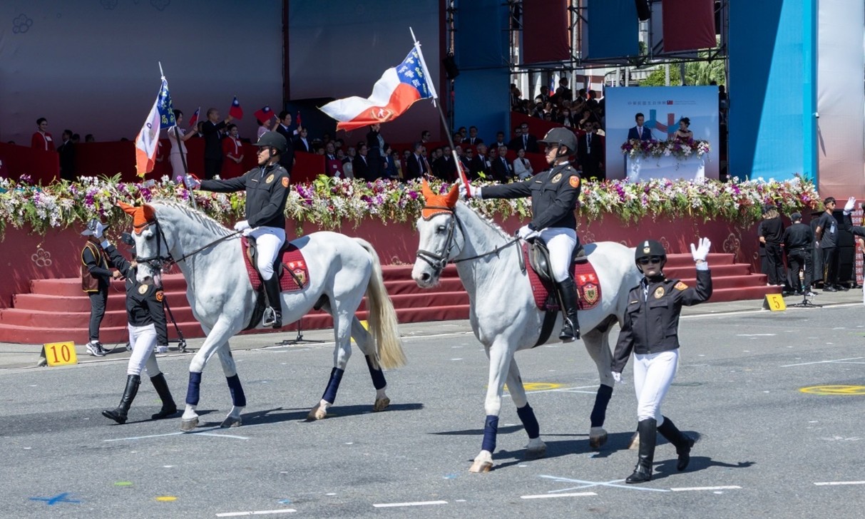 114年10月10日在總統府廣場協助「114年國慶表演活動」遊行前導任務照片3